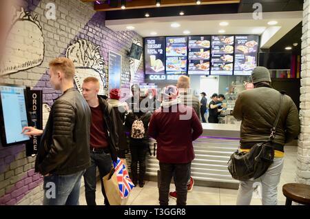 Taco Bell récemment ouvert mexicain américain fast food store Southampton Row London UK Banque D'Images