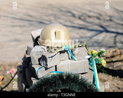 Monument de fortune pour commémorer les victimes des manifestations à Maidan Nezalezhnosti Maidan (carré) dans le centre de Kiev, 2019. À la suite des émeutes du 20 Banque D'Images