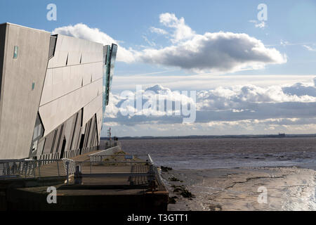 La profonde à Kingston-upon-Hull en Angleterre. Le Riverside aquarium public a été conçu par Terry Farrell et partenaires. Banque D'Images