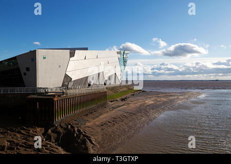 La profonde à Kingston-upon-Hull en Angleterre. Le Riverside aquarium public a été conçu par Terry Farrell et partenaires. Banque D'Images