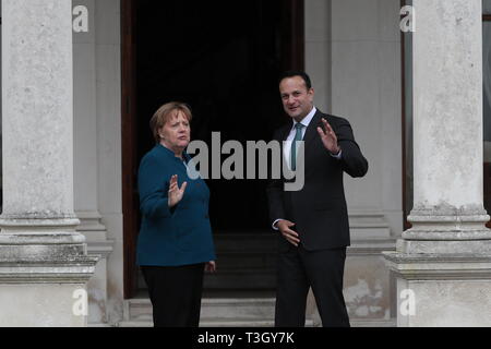 Taoiseach Leo Varadkar accueille la chancelière allemande Angela Merkel à Farmleigh House à Dublin, avant d'Brexit parle. Banque D'Images