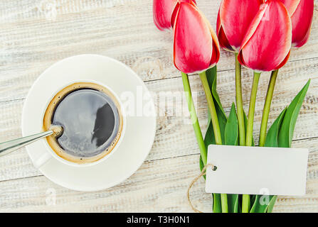 Tasse de café sur la table pour le petit déjeuner. point sélectives. L'alimentation. Banque D'Images