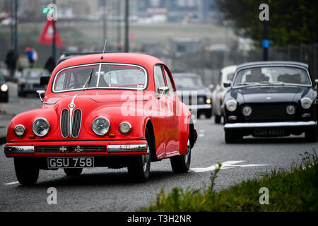 1951 Bristol 401 rouge montre la voie comme un véhicule vintage Bristol Bristol Aerospace de lecteurs du rallye à la Fleet Air arm Museum de Yeovilton, Somerset, accueil à Concorde 002. Banque D'Images