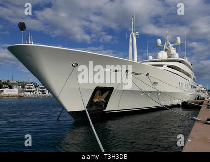 AJAXNETPHOTO. En 2018. CANNES, FRANCE. - SUPERYACHT - MONTKAJ AMARRÉS DANS LE PORT PIERRE CANTO MARINA. PHOTO:CAROLINE BEAUMONT/AJAX REF:LX100 447 1 Banque D'Images