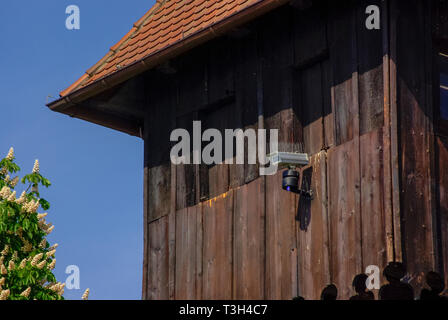 Caméra de surveillance à un bâtiment dans le port de Constance au lac de Constance, Baden-Wurttemberg, Allemagne. Banque D'Images