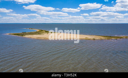 Vue aérienne de l'île des dunes 'Las Dunas de San Cosme y Damian' au milieu du Rio Parana près de la ville de Encarnacion Paraguay. Banque D'Images