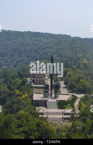 State Art Museum et Asen Monument sur la rivière Yantra, Veliko Tarnovo, Bulgarie Banque D'Images