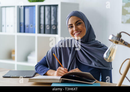 Arabian woman Smiling Banque D'Images