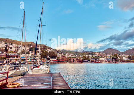 Paysage d'hiver scène d'Akyarlar marina et le littoral à Turgutreis, Bodrum, Turquie. Banque D'Images
