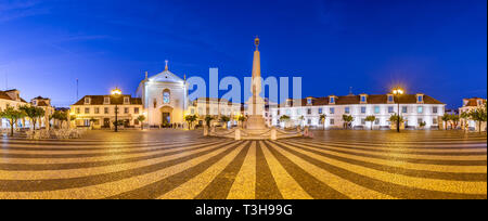 Photo panoramique de la Praça Marquês de Pombal, Vila Real de Santo António, Algarve, Portugal Banque D'Images