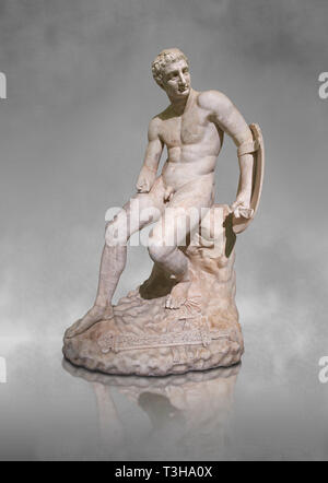 1er siècle après JC Roman sculpture de marbre d'un homme assis, copiés à partir d'un original grec, Hellanistic inv 6323, collection Farnèse, Musée de Archaeolog Banque D'Images