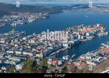 Vue sur la ville depuis le mont Fløyen Bergen Norvège Banque D'Images