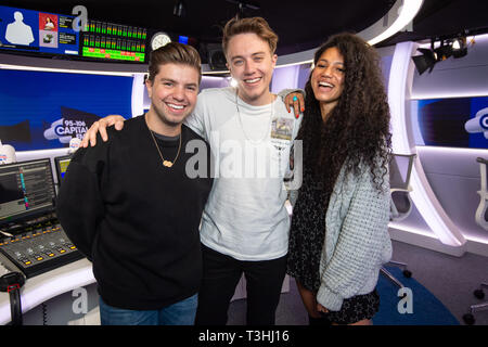 Petit-déjeuner Capital conférenciers (à gauche -droite) Sonny Jay Kemp et Romain, dans l'espoir Vick Capital FM Studio dans le centre de Londres, au cours de leur premier petit-déjeuner à l'afficher. Banque D'Images