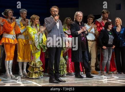 Jeff Moore 07/04/19 Bjšrn Abba, Benny Andersson et Ulvaeus acteurs d'origine qui est représenté sur la scène du théâtre Novella à Londres ce soir pour célébrer le 20e anniversaire de la comédie musicale à succès encore de Mamma Mia ! Banque D'Images