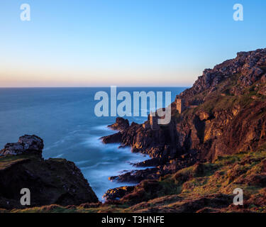 Moteur de la Couronne des maisons, Botallack, dans la lumière du soir Banque D'Images