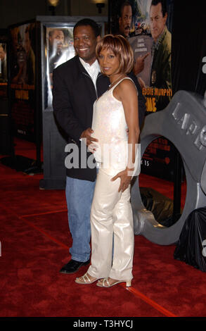 LOS ANGELES, CA. 11 mars 2002 : l'actrice HOLLY ROBINSON PEETE & mari RODNEY PEETE lors de la première mondiale, à Hollywood, de Showtime. © Paul Smith / Featureflash Banque D'Images