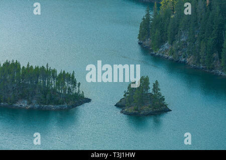 Belle Diablo Lake dans les montagnes de l'état de Washington aux États-Unis. Banque D'Images