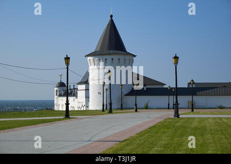 Orlovskaya tour ronde et le mur oriental de Tobolsk Kremlin. Tobolsk. Oblast de Tioumen. La Russie Banque D'Images