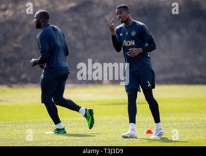 Romelu Lukaku Manchester United et Paul Pogba (à droite) au cours de la session de formation à l'Aon complexe de formation, Manchester. Banque D'Images