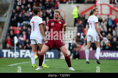 Ellen White l'Angleterre célèbre après son côté aller 1-0 pendant le match amical à l'arrivée de l'énergie, la masse du comté de Swindon. Banque D'Images