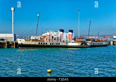 Le Waverley vapeur à aubes à quai dans le port de Weymouth, Dorset, England, UK Banque D'Images