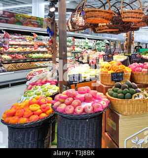 BANGKOK, THAÏLANDE - 9 janvier 2019 : vente de fruits des kiosques dans les supermarché. Bangkok, Thaïlande. Banque D'Images