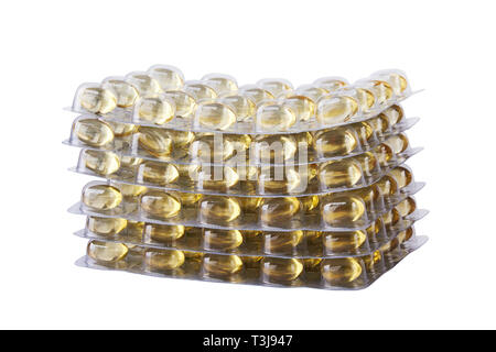 Omega 3 capsules dans un blister isolé sur fond blanc Banque D'Images