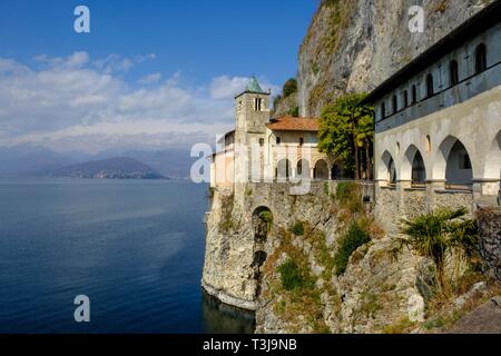 Le Monastère de Santa Caterina del Sasso, Gemonio, Lago Maggiore, Lombardie, Italie Banque D'Images