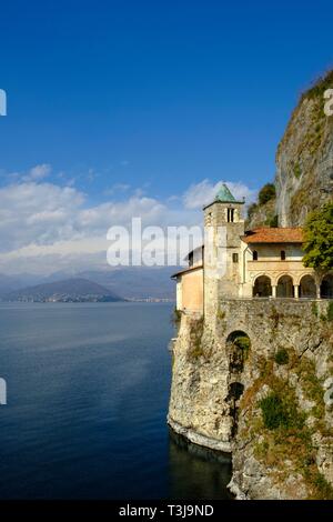 Le Monastère de Santa Caterina del Sasso, Gemonio, Lago Maggiore, Lombardie, Italie Banque D'Images