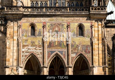 Golden Gate avec jugement dernier mosaïque, Habour, le château de Prague, Prague, Bohême, République Tchèque Banque D'Images