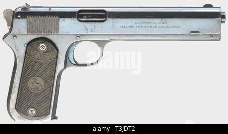 Un modèle Colt 1902 (sportif) Pistolet automatique, cal..38 ACP, n° 10606. Alésage comme un miroir, longueur 6'. 7-shot. Fabriqué en 1907. Faites glisser vers la gauche et la droite de l'inscription standard que numéro de l'article. Colt Original bleu-noir high gloss finish avec de légères marques d'usure sur les bords. Côté gauche légèrement glisser partiellement boutonneuses, côté droit juste très bien. Trempés, couleur bronze. Noir impeccable et poignée en caoutchouc dur décoratif réalisation panneaux colt rampante et 'COLT'. Une rare pièce de collection en très bon état. La fabrication totale de seulement 7500 armes. Additional-Rights Clearance-Info-T,-Not-Available Banque D'Images