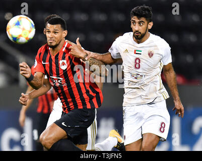 Doha, Qatar. Apr 9, 2019. Hamdan al Kamali (R) d'Al Wahda CCSF rivalise avec Gelmin Rivas d'Al Rayyan SC au cours de l'Asie de l'AFC Champions League match du groupe B entre le Qatar's Al Rayyan SC et Al Wahda des EAU au CCSF Jassim Bin Hamad Stadium de Doha, capitale du Qatar, le 9 avril 2019. Al Wahda a gagné 2-1. Credit : Nikku/Xinhua/Alamy Live News Banque D'Images