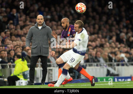 Londres, Royaume-Uni. 10 avril, 2019. Harry Kane de Tottenham Hotspur (10) est blessé alors qu'il est pris sur son pied/cheville par Fabian Delph de Manchester City. Ligue des Champions league, quart de finale, 1ère manche match , Tottenham Hotspur v Manchester City au Tottenham Hotspur Stadium à Londres, le mardi 9 avril 2019. Cette image ne peut être utilisé qu'à des fins rédactionnelles. Usage éditorial uniquement, licence requise pour un usage commercial. Aucune utilisation de pari, de jeux ou d'un seul club/ligue/dvd publications pic par Steffan Bowen/Andrew Orchard la photographie de sport/Alamy live news Banque D'Images