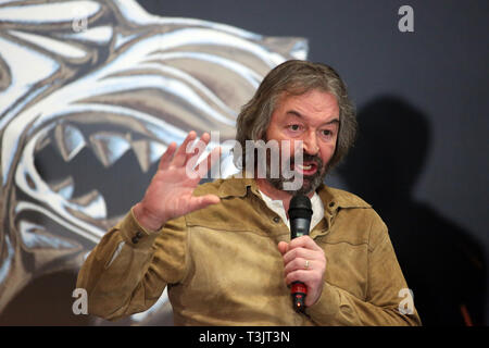 Belfast, Royaume-Uni. 10 avr 2019. Ian Beattie, le nord de l'acteur irlandais de Game of Thrones parle aux médias, à l'occasion du lancement du jeu des trônes Exposition itinérante à Belfast, le mercredi 10 avril, 2019.très attendu de l'exposition sera ouverte au public du 11 avril au 1er septembre 2019. Les visiteurs peuvent explorer les paramètres et afficher des artefacts authentiques à partir d'un certain nombre de scènes. Crédit : Paul McErlane/Alamy Live News Banque D'Images