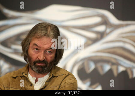 Belfast, Royaume-Uni. 10 avr 2019. Ian Beattie, le nord de l'acteur irlandais de Game of Thrones parle aux médias, à l'occasion du lancement du jeu des trônes Exposition itinérante à Belfast, le mercredi 10 avril, 2019.très attendu de l'exposition sera ouverte au public du 11 avril au 1er septembre 2019. Les visiteurs peuvent explorer les paramètres et afficher des artefacts authentiques à partir d'un certain nombre de scènes. Crédit : Paul McErlane/Alamy Live News Banque D'Images