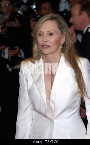 CANNES, FRANCE. 24 mai 2002 : l'actrice Faye Dunaway au Festival de Cannes pour la première du pianiste. © Paul Smith / Featureflash Banque D'Images