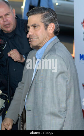 LOS ANGELES, CA. 23 juillet 2002 : l'Acteur GEORGE CLOONEY au Los Angeles première de face. © Paul Smith / Featureflash Banque D'Images