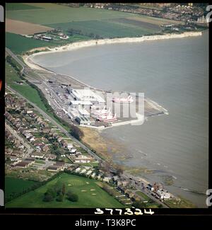Port d'aéroglisseurs à The Pegwell Bay, Ramsgate, Kent, 1979. Organisateur : Aerofilms. Banque D'Images