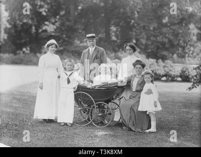 Portrait de famille, Apsley, Paddox Woodstock Road, Oxford, Oxfordshire, 1913. Organisateur : Henry raillerie. Banque D'Images