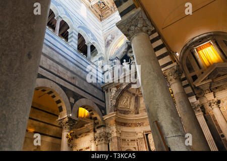 Intérieur de la cathédrale de Pise Banque D'Images