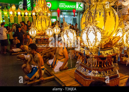Chiang Mai, Thaïlande - Nov 2015 : Loi Krathong et Yi peng aka lantern festival célébrations autour de la ville. Banque D'Images