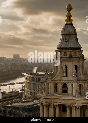 L'Europe, Royaume-Uni, Angleterre, Londres, la Cathédrale St paul twin spires Banque D'Images