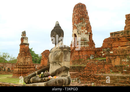 De superbes images de Bouddha au Temple de Wat Mahathat ruines à Ayutthaya Historical Park, région centrale de la Thaïlande Banque D'Images