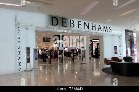 Le Westfield, White City, Londres, Royaume-Uni. 10 mai 2019. La difficulté à l'avant pour Debenhams alors qu'il entre dans l'Administration Banque D'Images