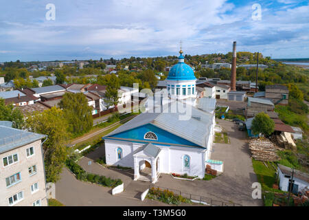 Vue sur l'église de Saint Nicolas l'après-midi de septembre (prise de vue d'un quadcopter). Kotelnich, Russie Banque D'Images