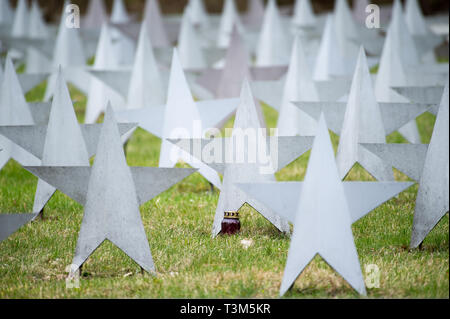 Cimetière de guerre soviétique à Gdansk, Pologne. 27 mars 2019, où quelque 4000 soldats soviétiques sont enterrés après des combats avec l'Allemagne nazie en 1945 © Wojc Banque D'Images