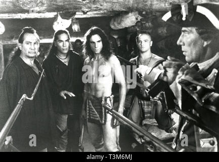 Eric Schweig, Russell signifie et Daniel Day-Lewis dans le film Le Dernier des Mohicans, 1992 Banque D'Images