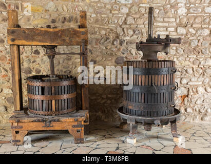 Ancien Pressoir. Vieille technique traditionnelle de l'élaboration du vin, Banque D'Images