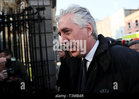 Le vice-président exécutif de FAI, John Delaney, arrive à Leinster House, Dublin, alors que les représentants de l'Association irlandaise du football doivent témoigner devant le comité mixte des transports, du tourisme et du sport. Banque D'Images