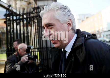 Le vice-président exécutif de FAI, John Delaney, arrive à Leinster House, Dublin, alors que les représentants de l'Association irlandaise du football doivent témoigner devant le comité mixte des transports, du tourisme et du sport. Banque D'Images